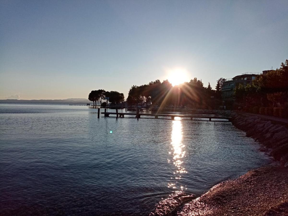 Villetta Daniela - a due passi dalla spiaggia Sirmione Esterno foto