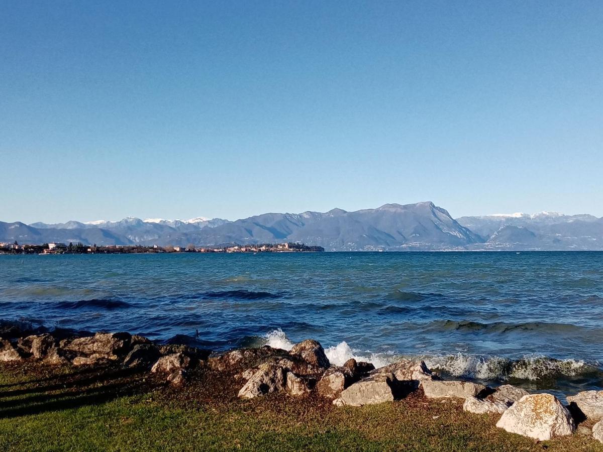 Villetta Daniela - a due passi dalla spiaggia Sirmione Esterno foto